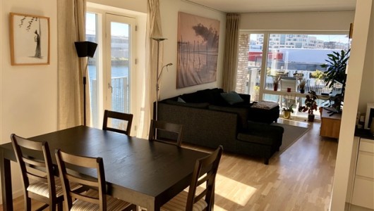 Værelse Looking for a new roomie - short term or long term, move in February 1st